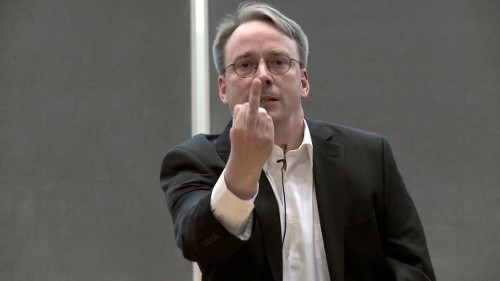 Linus Torvalds gives a photographer the finger